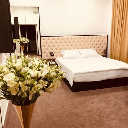 IT Hotel Tumanyan Street Yerevan Bagian luar foto