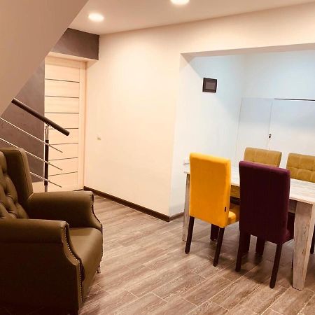 IT Hotel Tumanyan Street Yerevan Bagian luar foto
