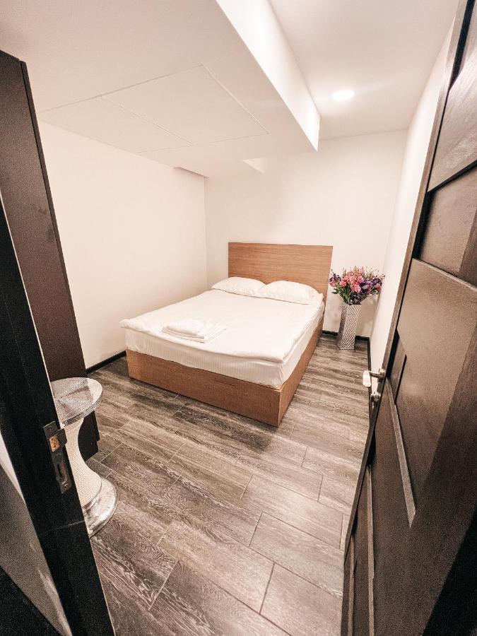IT Hotel Tumanyan Street Yerevan Bagian luar foto