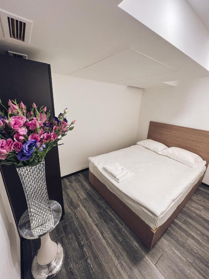 IT Hotel Tumanyan Street Yerevan Bagian luar foto