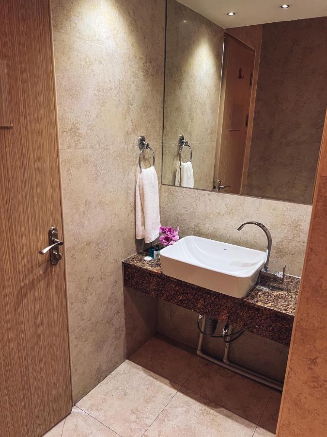 Tumanyan It Hotel Yerevan Bagian luar foto