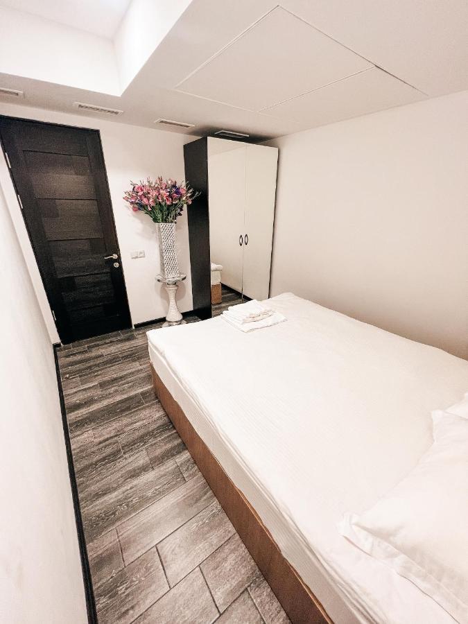 IT Hotel Tumanyan Street Yerevan Bagian luar foto