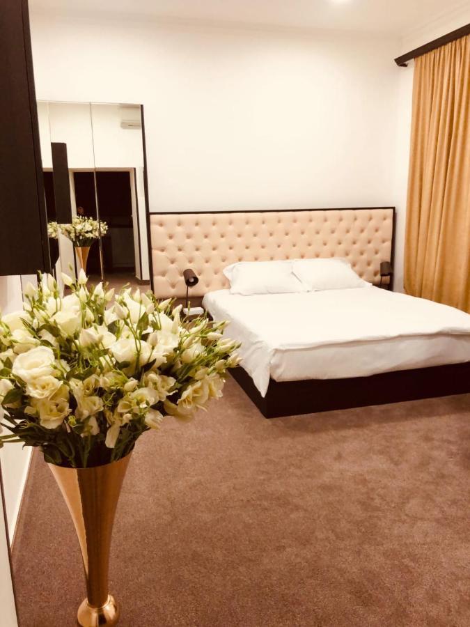 IT Hotel Tumanyan Street Yerevan Bagian luar foto