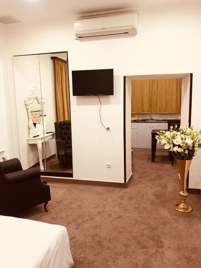 Tumanyan It Hotel Yerevan Bagian luar foto