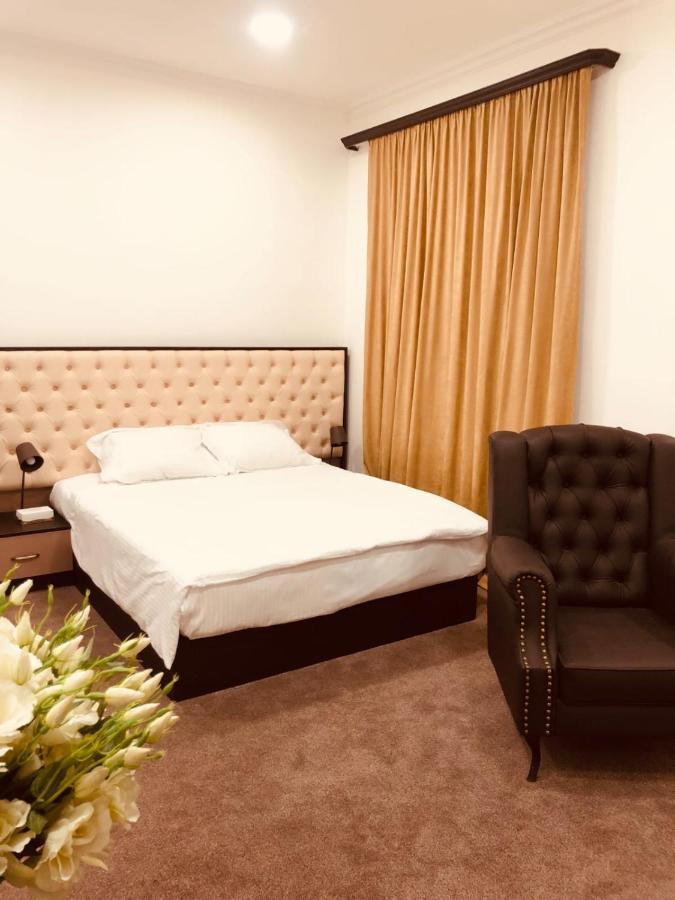 IT Hotel Tumanyan Street Yerevan Bagian luar foto