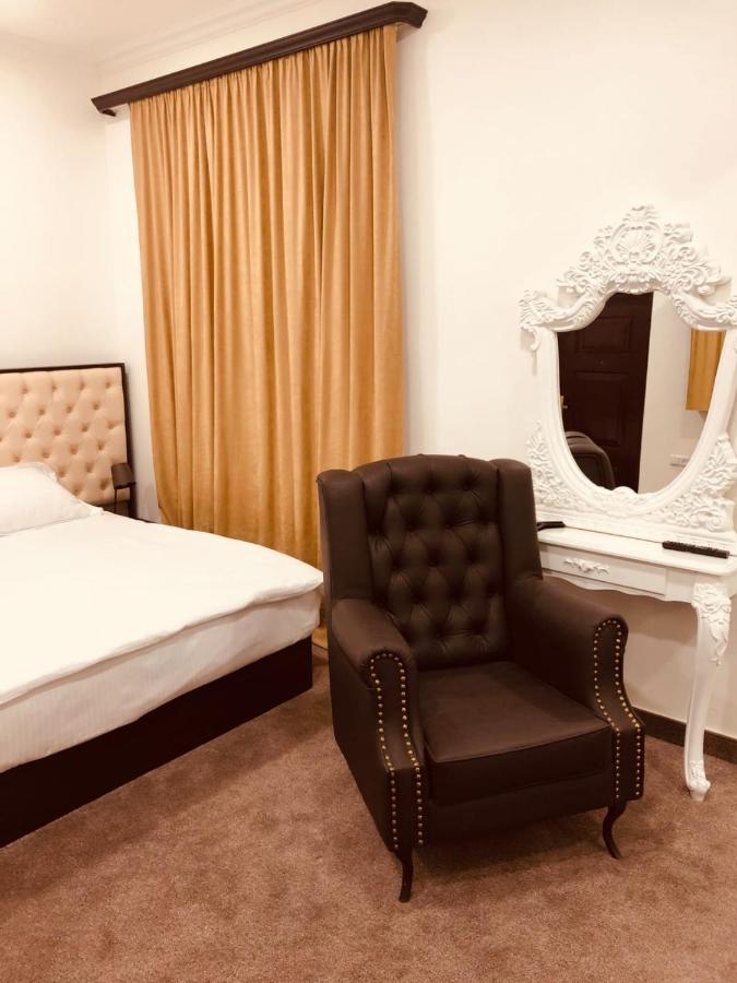 Tumanyan It Hotel Yerevan Bagian luar foto