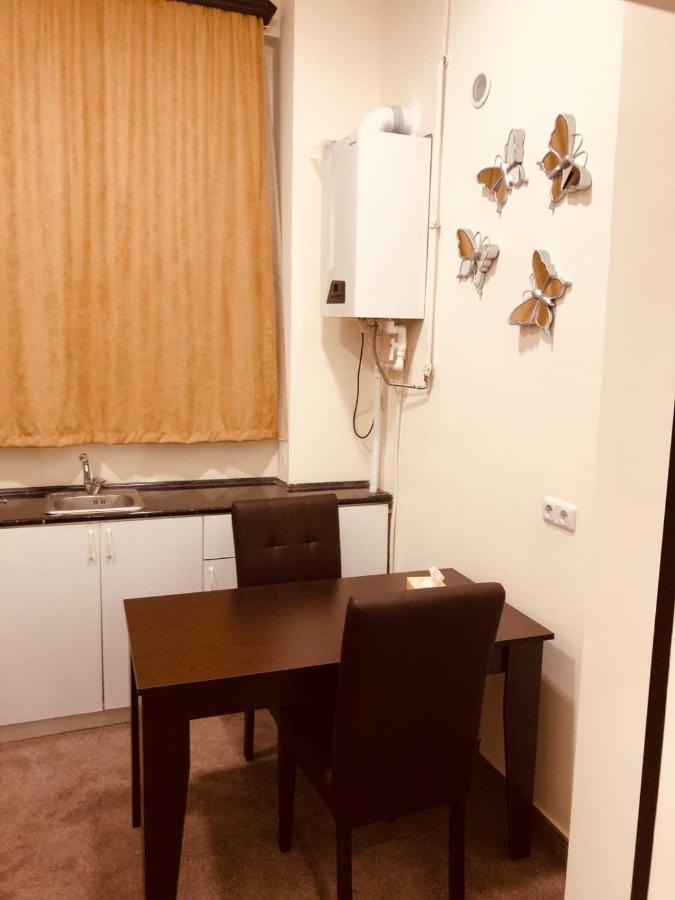 IT Hotel Tumanyan Street Yerevan Bagian luar foto