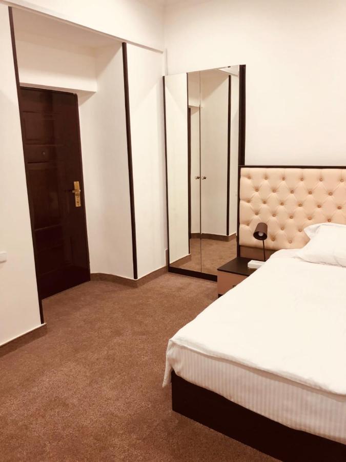 IT Hotel Tumanyan Street Yerevan Bagian luar foto