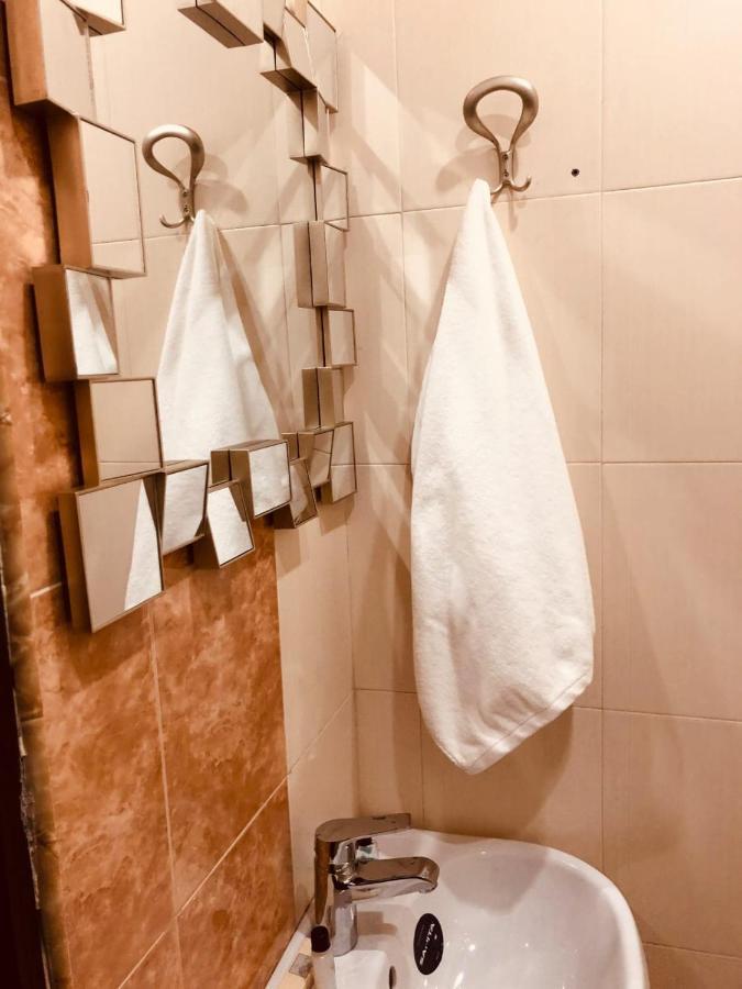 IT Hotel Tumanyan Street Yerevan Bagian luar foto