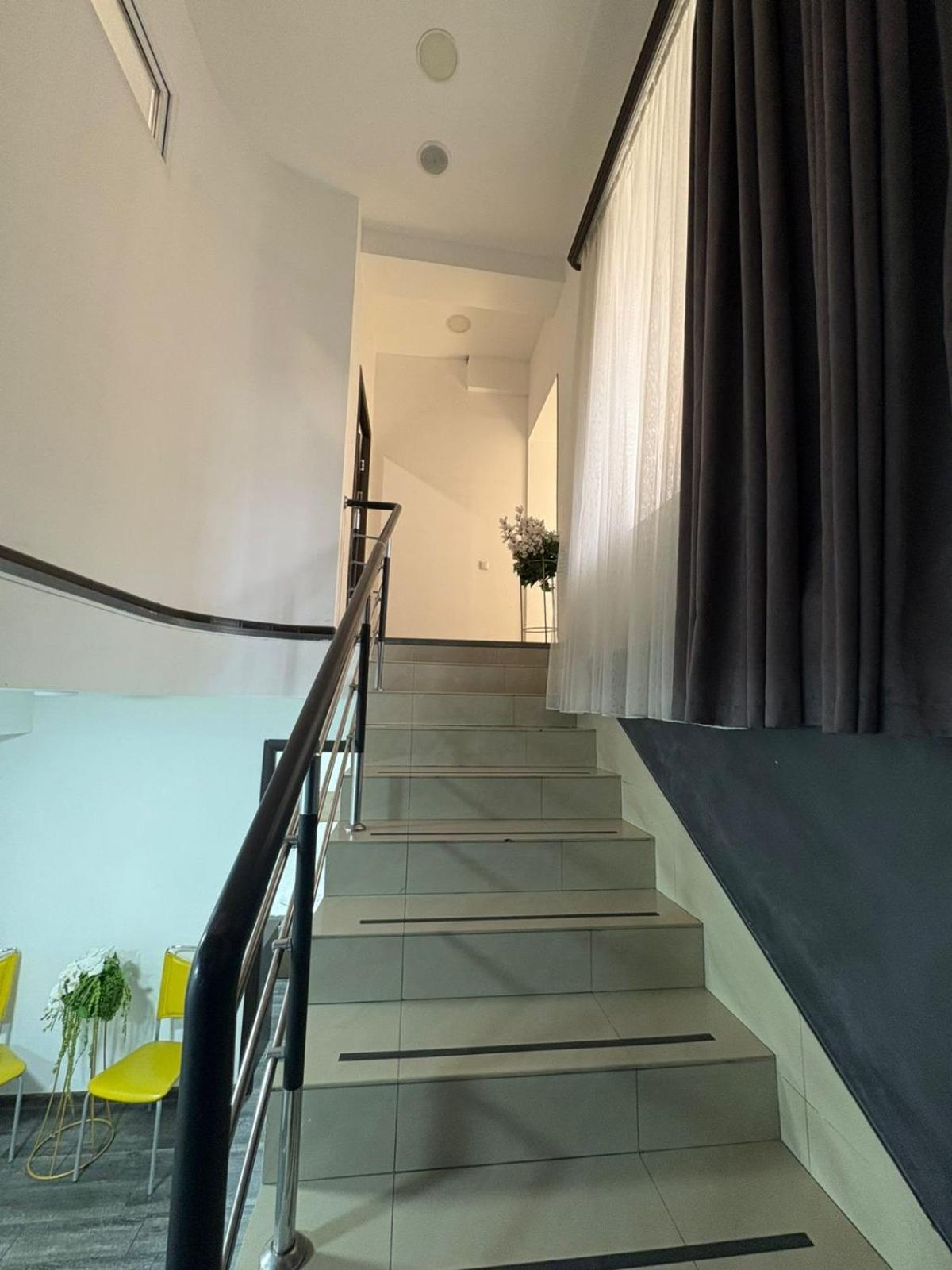 Tumanyan It Hotel Yerevan Bagian luar foto