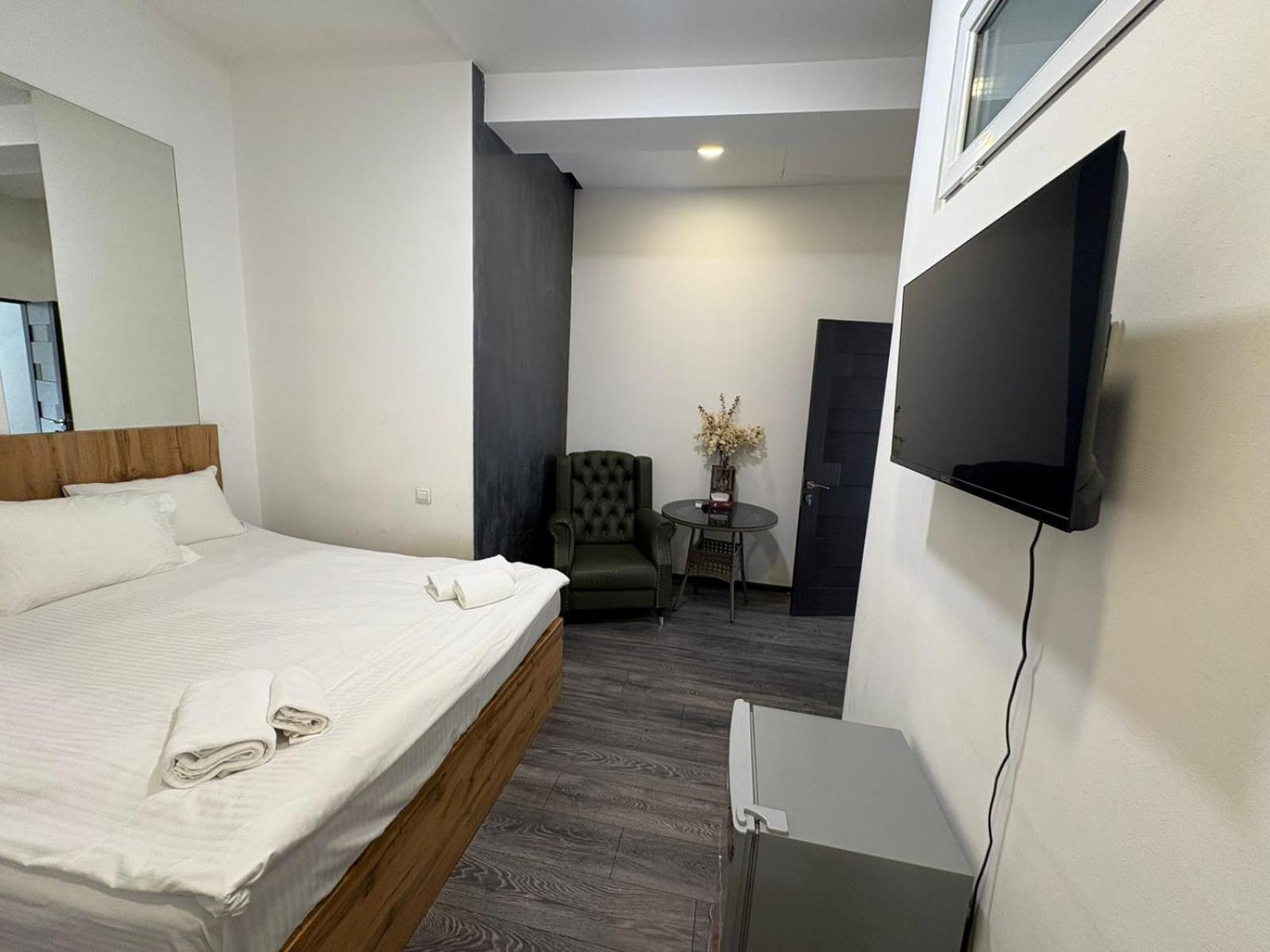 Tumanyan It Hotel Yerevan Bagian luar foto