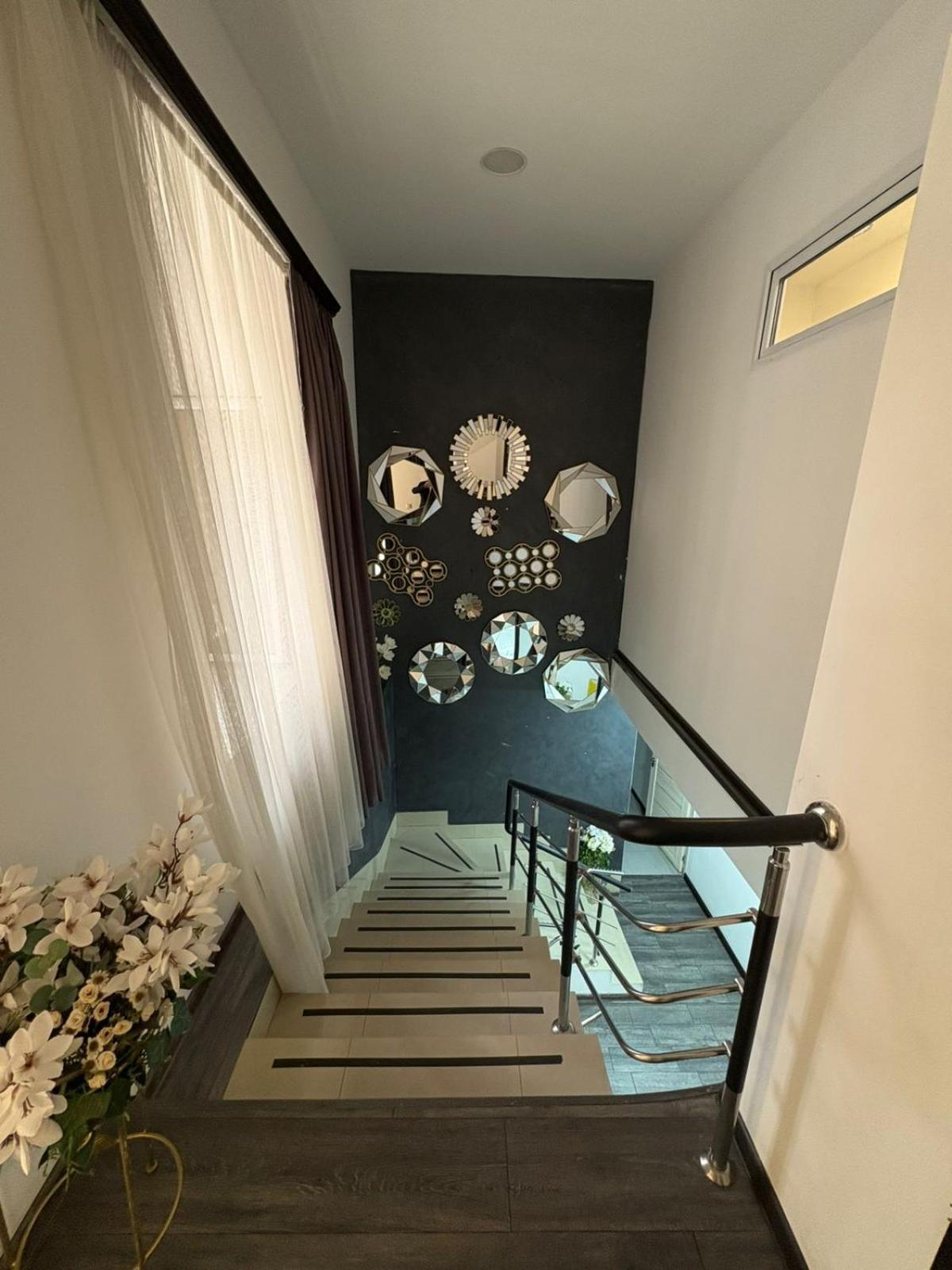 Tumanyan It Hotel Yerevan Bagian luar foto