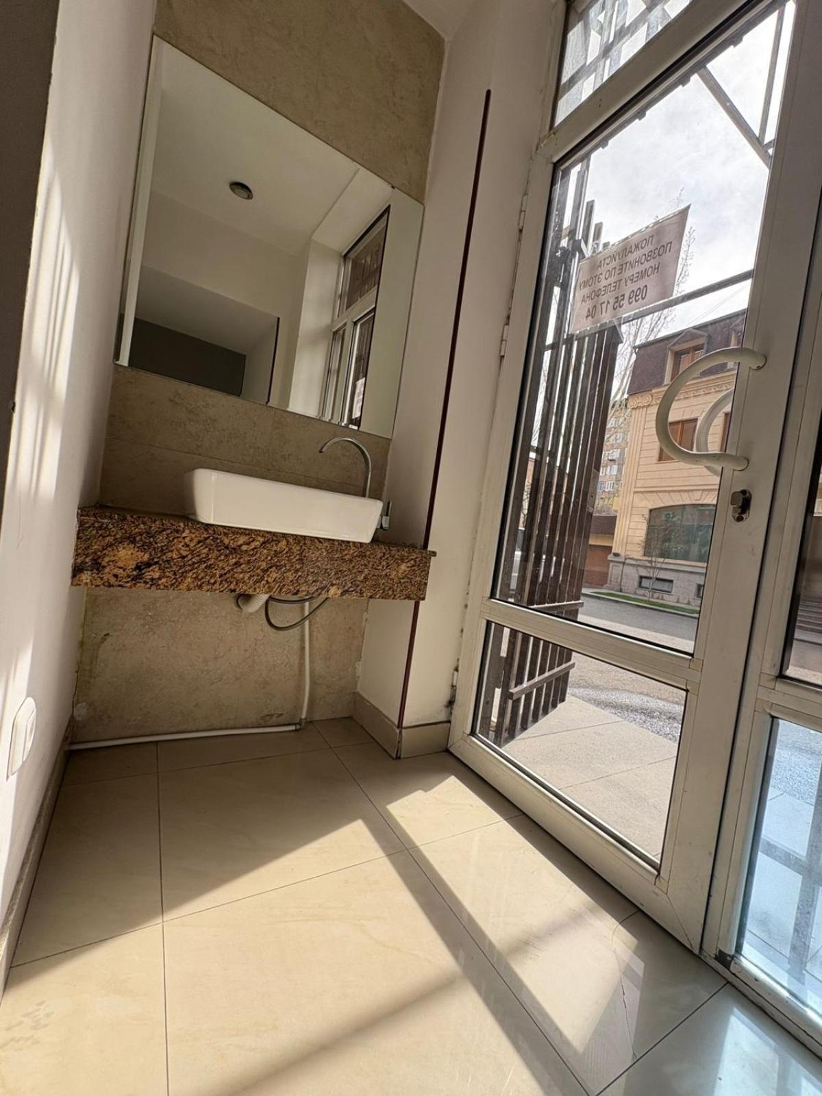 Tumanyan It Hotel Yerevan Bagian luar foto
