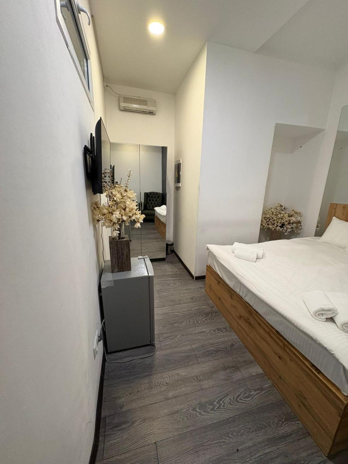 Tumanyan It Hotel Yerevan Bagian luar foto