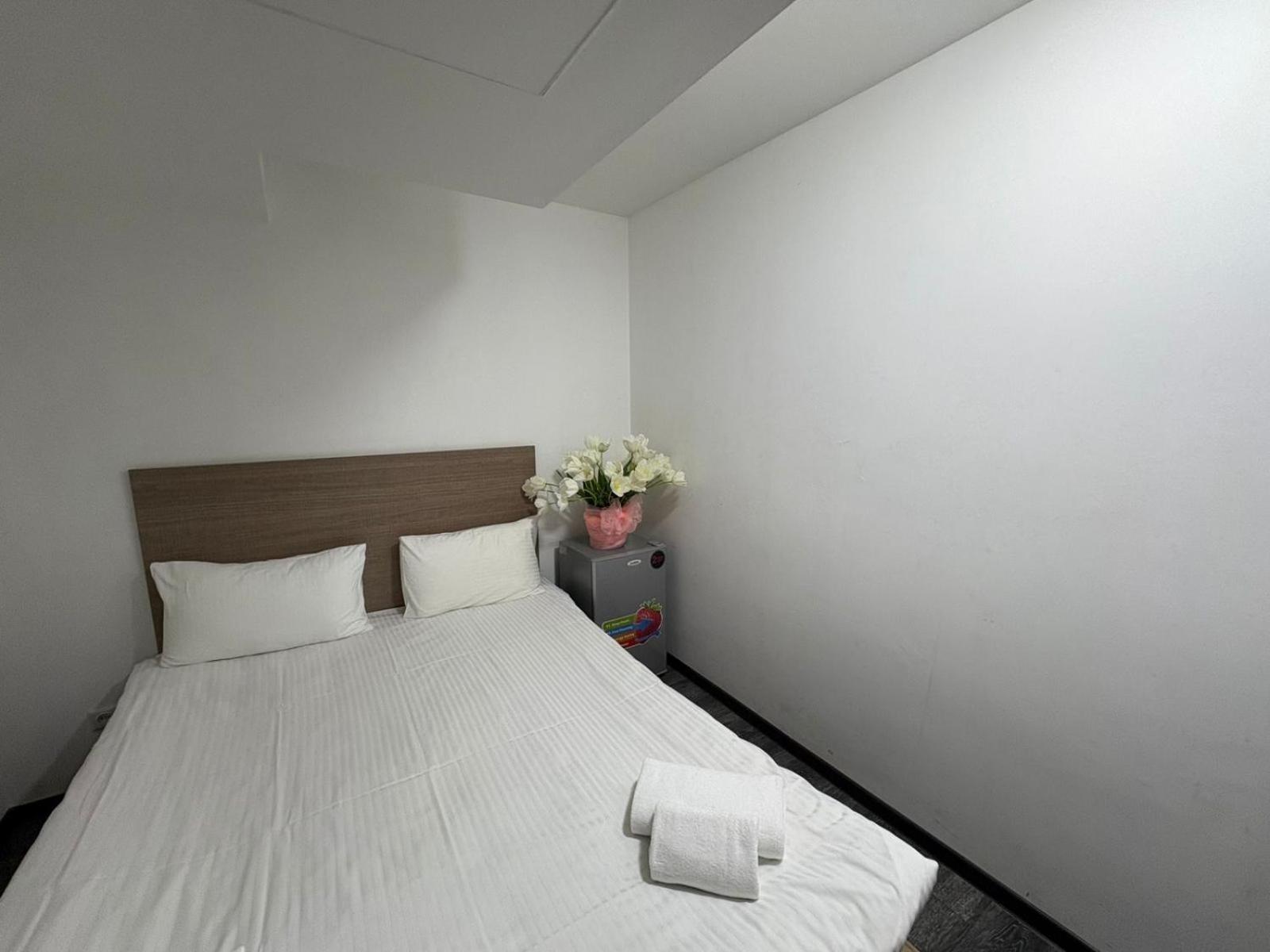Tumanyan It Hotel Yerevan Bagian luar foto