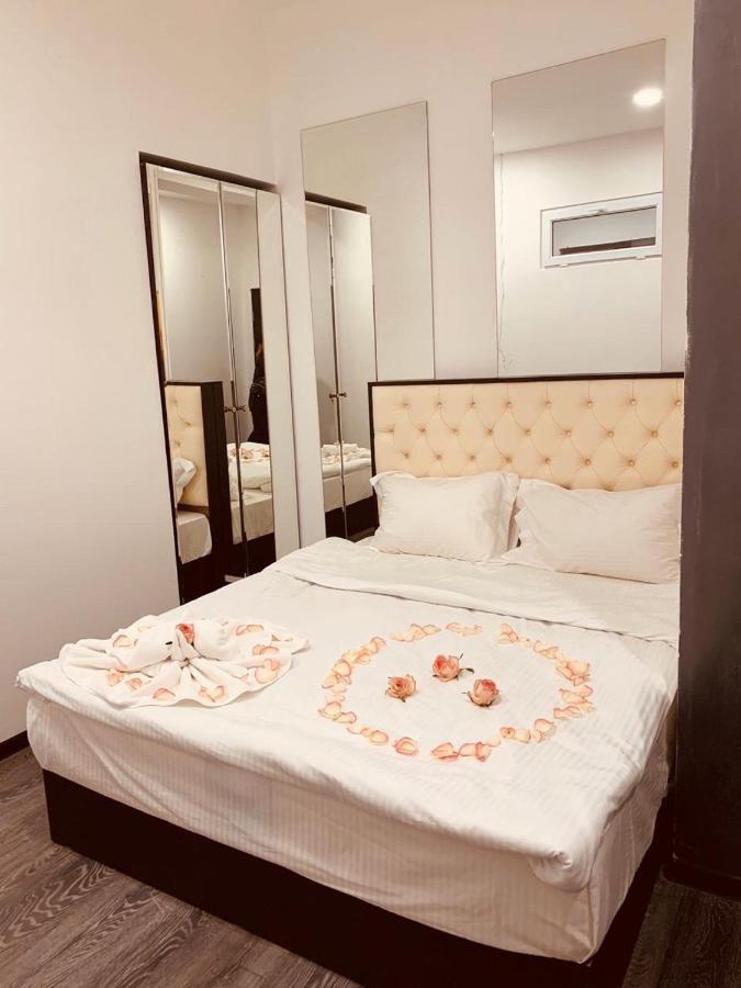 IT Hotel Tumanyan Street Yerevan Bagian luar foto